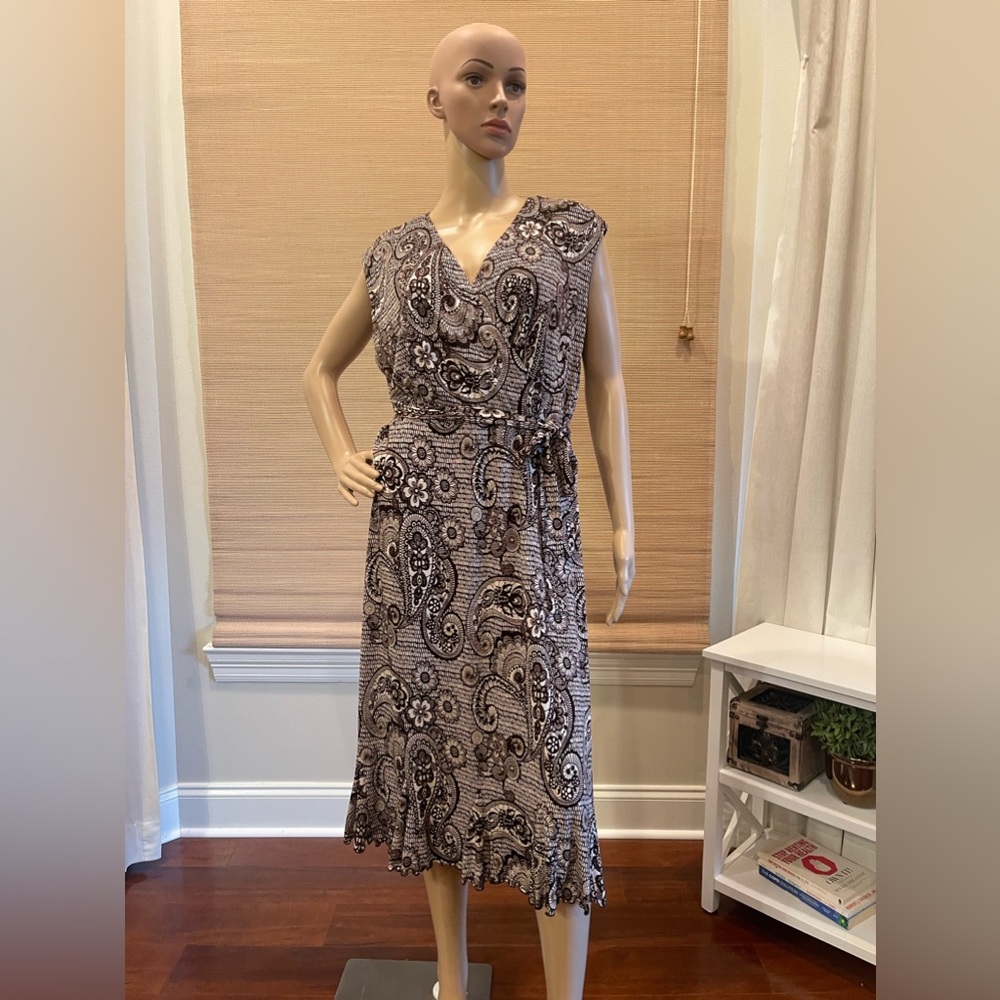 Dress by Glamour. Size 14w.